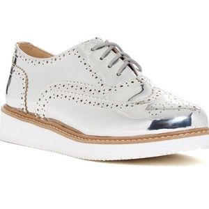 ABOUND SILVER OXFORDS SIZE 9